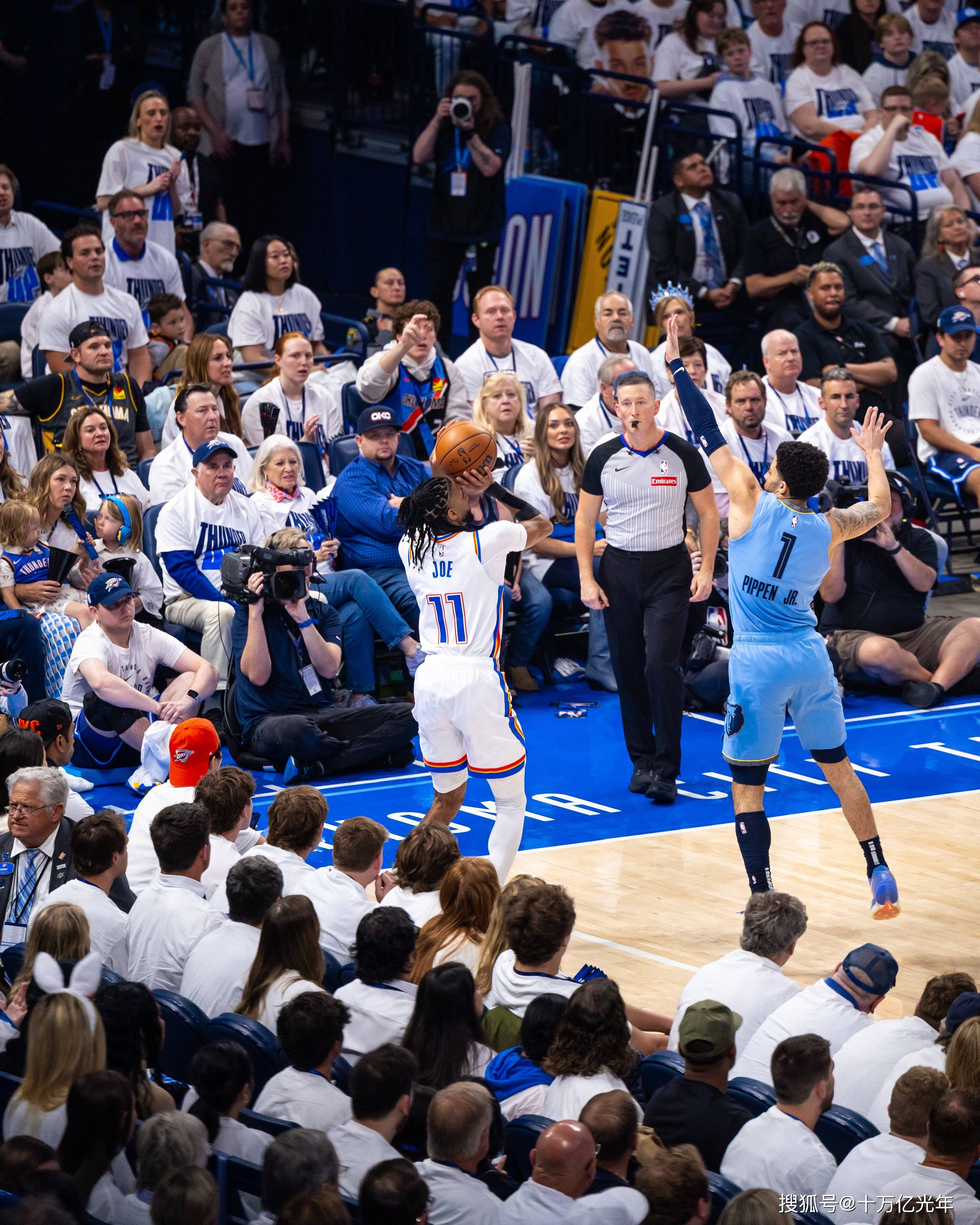 爱游戏-包含Karsa焦点对战,德布劳内与30激战加拿大队分钟,大比分获胜胜负难料!赛场气氛高涨的词条