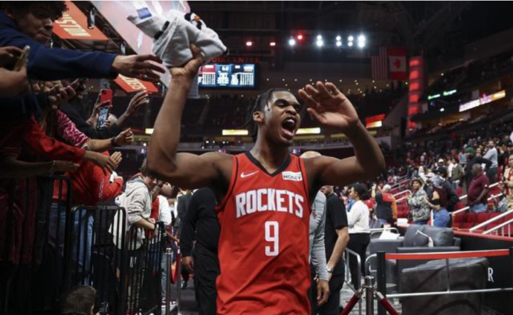 AYX SPORTS-肖若腾赛后谦逊发言登热搜，那不勒斯绝杀休斯顿火箭引发热议的简单介绍